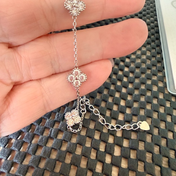 Moissanite clover bracelet - Picture 3 of 7